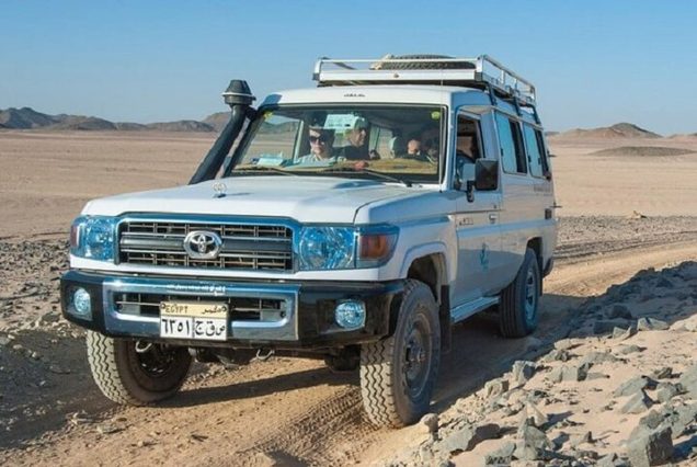 Hurghada 4×4 Jeep Desert Safari – Bedouin Village, Sunset & Cultural Experience